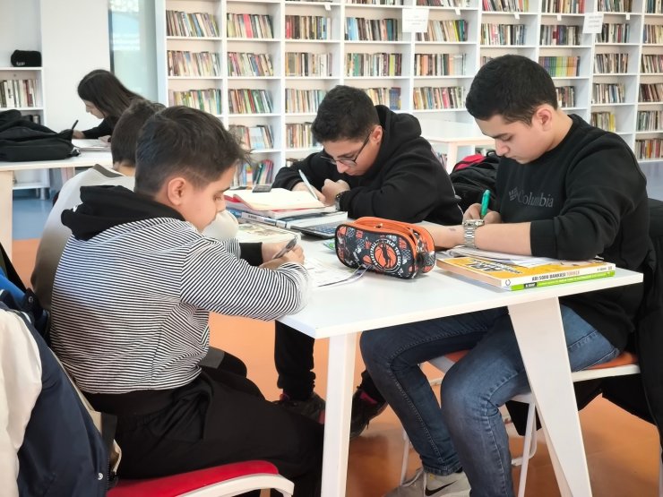 Çilesiz Kütüphanesi gençlerin buluşma noktası oldu