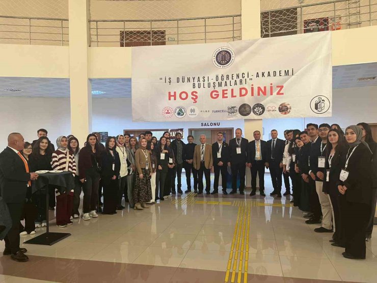 Atatürk Üniversitesi’nde "Ticari Bankacılık" paneli düzenlendi