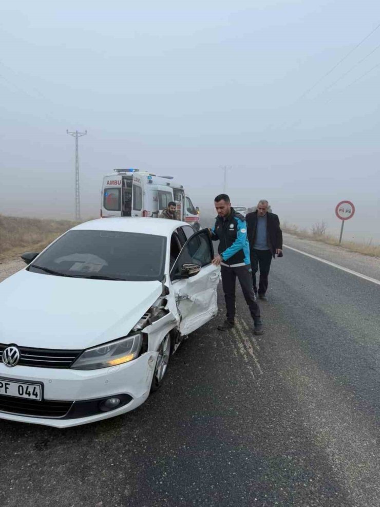 Elazığ’da sis kazaya neden oldu: 1 yaralı