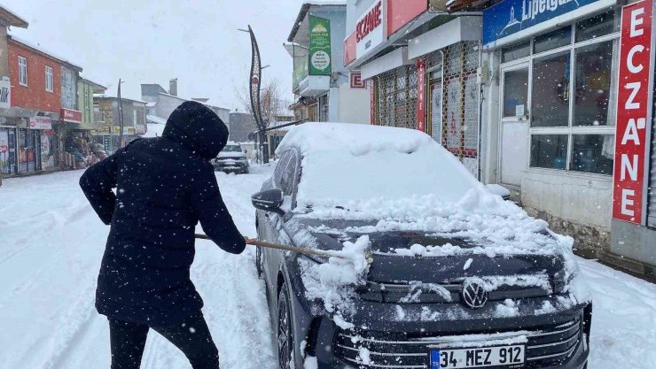 Karlıova, kara teslim oldu