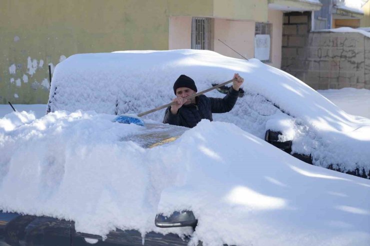 Erzurum beyaz örtüsüne büründü