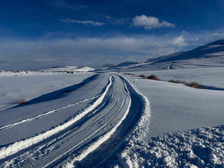 Patnos’ta karla mücadele devam ediyor