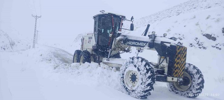 Elazığ’da 423 köy yolu ulaşıma kapandı, ekiplerin çalışması sürüyor