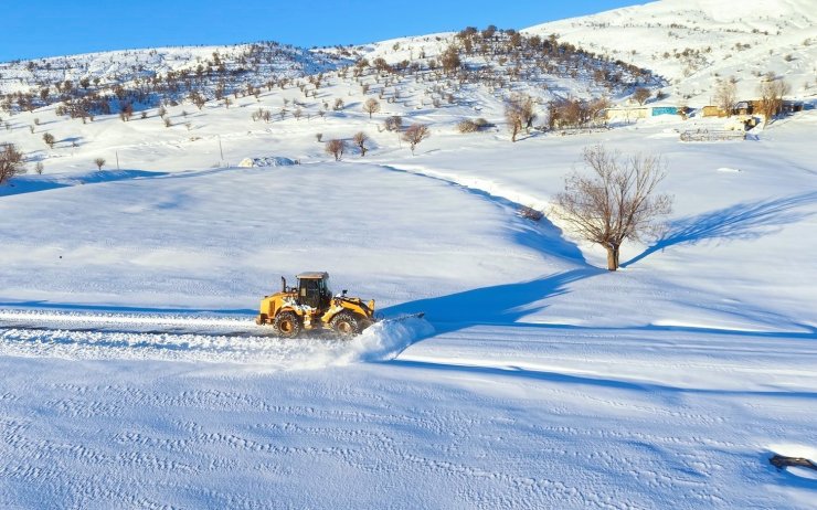 Muş’ta bir günde 333 köy yolu ulaşıma açıldı
