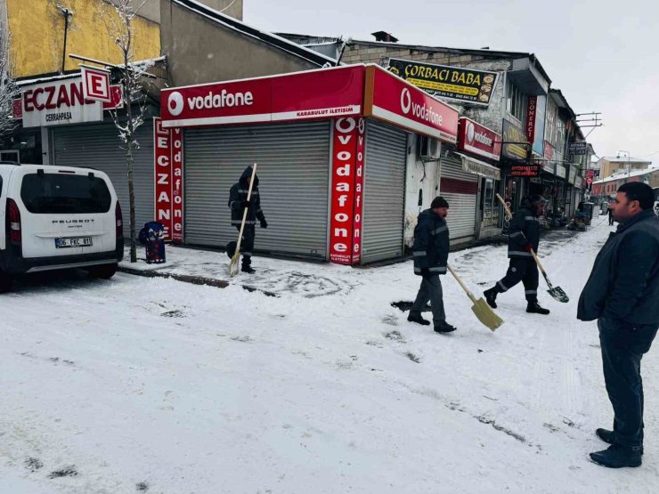 Patnos Belediyesi’nden karla mücadelede yoğun mesai