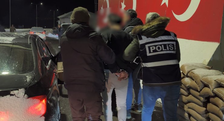 Iğdır’da kuyumcu soygununa karışan 3 zanlı adliyeye sevk edildi