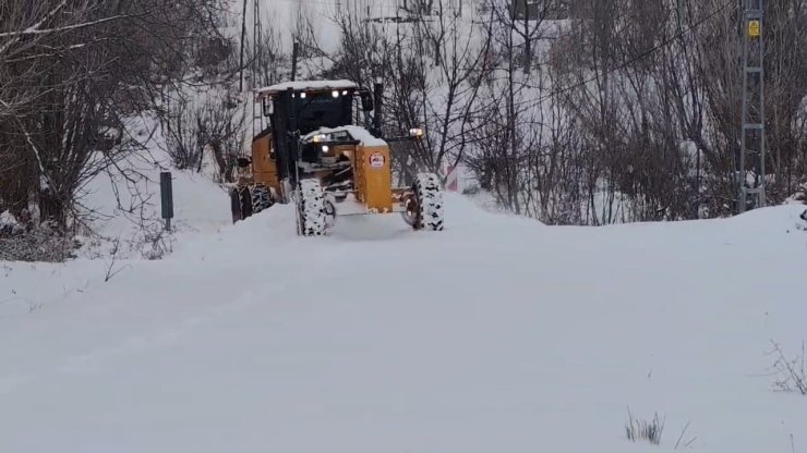 Elazığ’da 181 köy yolu açıldı, 365’inde çalışmalar sürüyor