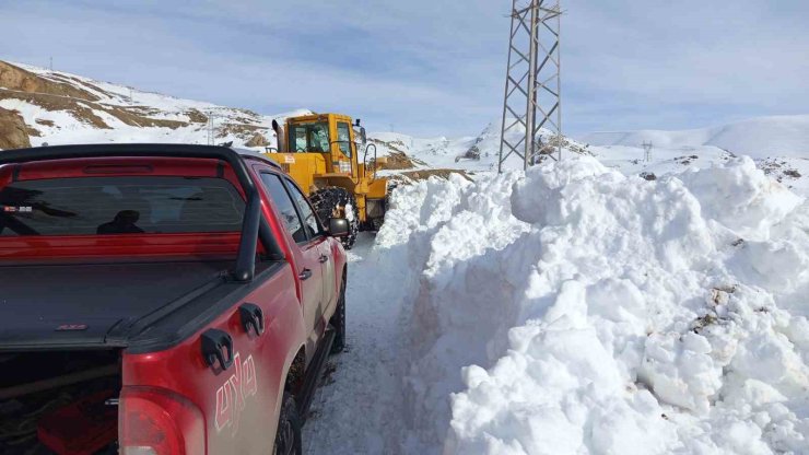 Hakkari’de zorlu kışta su seferberliği