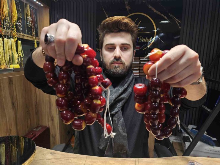 90 bin dolarlık 600 parça tarihi Osmanlı kehribarı, ustaların elinde yeniden şekillenecek