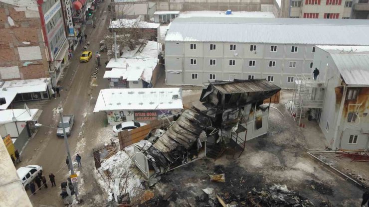 Malatya’da şantiyede çıkan yangının hasarı gündüz görüntülendi