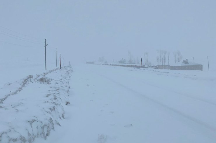 Van-Çatak kara yolu yeniden ulaşıma kapatıldı