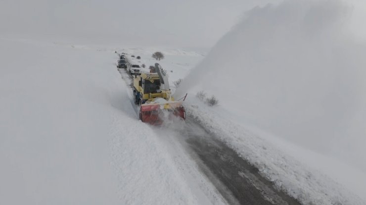 Erzincan’da kar ve tipi: 328 köy yolu ulaşıma kapandı