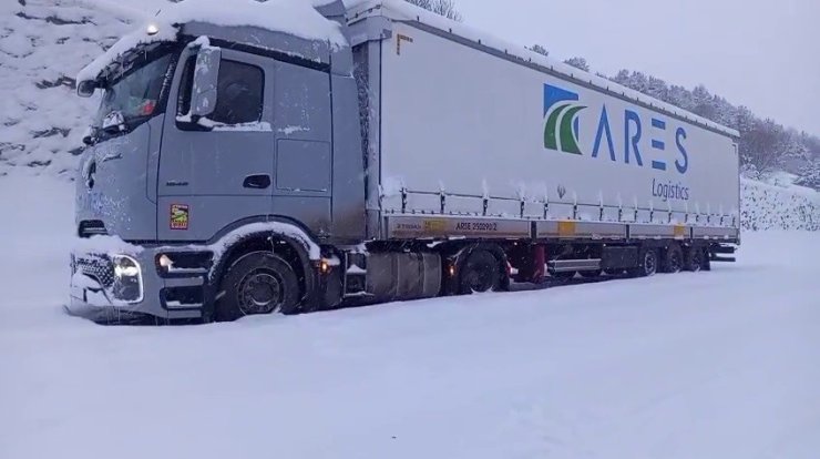 20 tır Posof Ilgar dağında mahsur kaldı