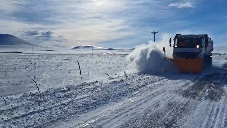 Kars’ta 200 köy yolu ulaşıma kapandı