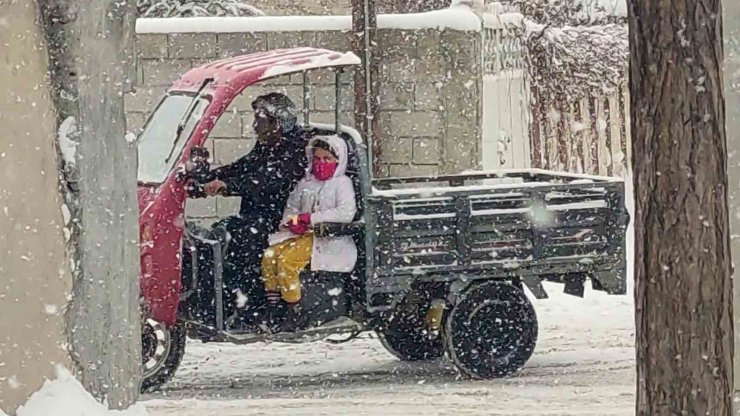 Van’da kar yağışı etkili oluyor