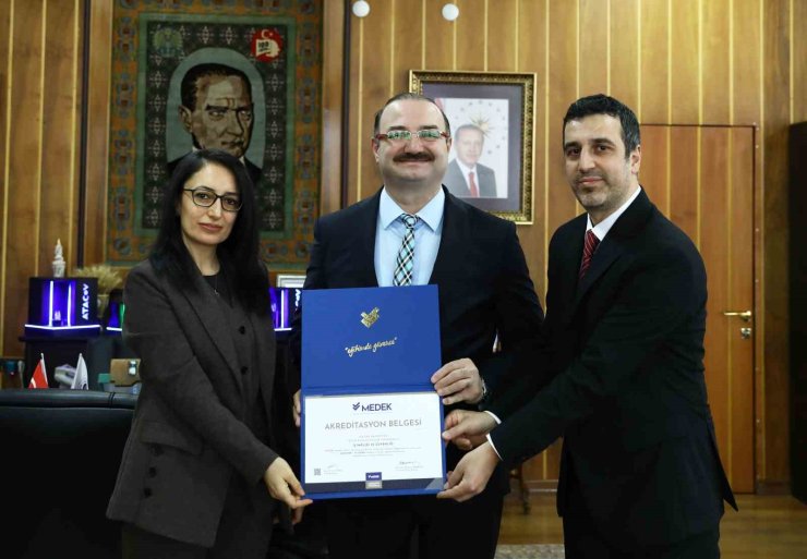 Teknik bilimler MYO programlarına MEDEK akreditasyon belgeleri takdim edildi
