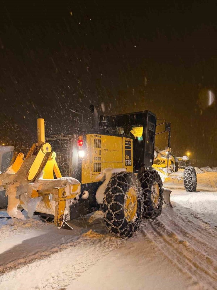 Ardahan’da kar yağışı nedeniyle 35 köy yolu ulaşıma kapandı