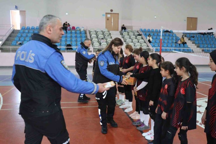 Erzurum polisinden çocuklara yönelik örnek projeler