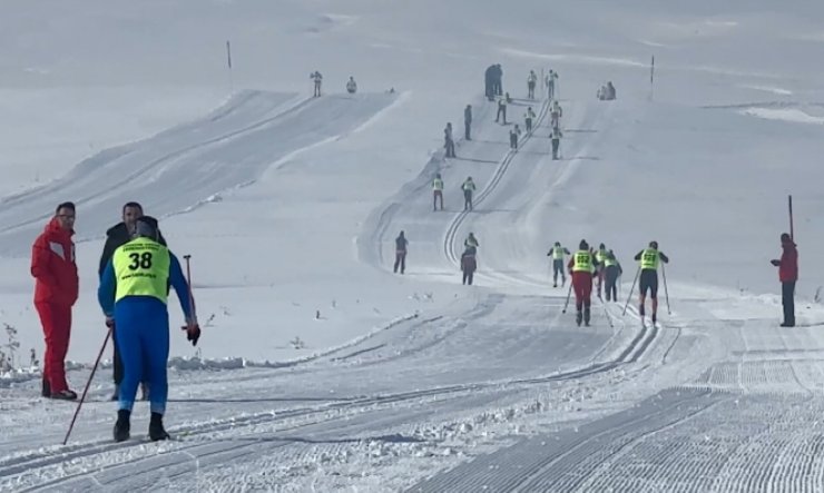 Yüksekova’da "Kayaklı Koşu Barış ve Kardeşlik 1. Etap yarışması" heyecanı