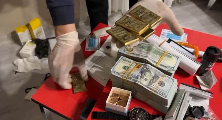 Iğdır’da altın satma vaadiyle vatandaşları dolandıran 4 kişi yakalandı