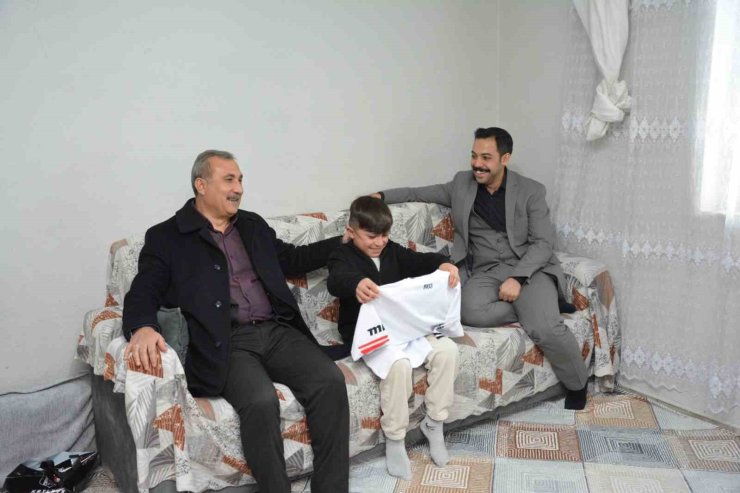 Kaymakam Uzun, Türkiye şampiyonunu ziyaret etti