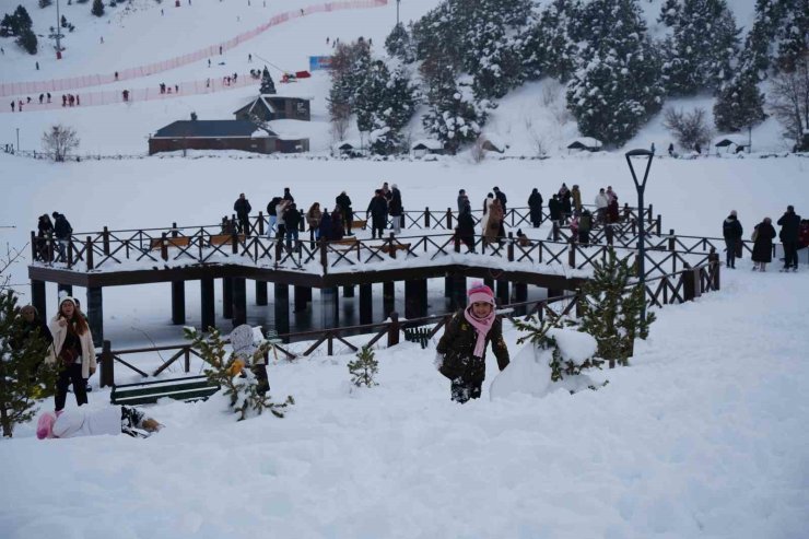 Ergan’da kayak ve kızak keyfi