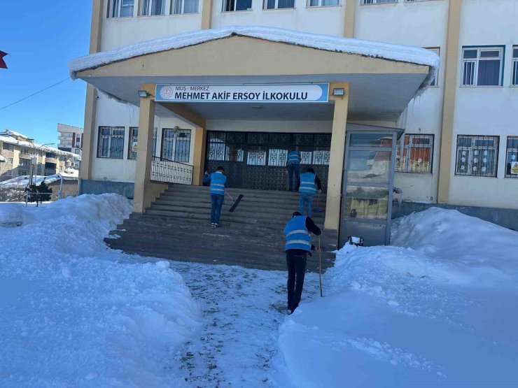 Muş’ta denetimli serbestlik yükümlülerinden okullara destek