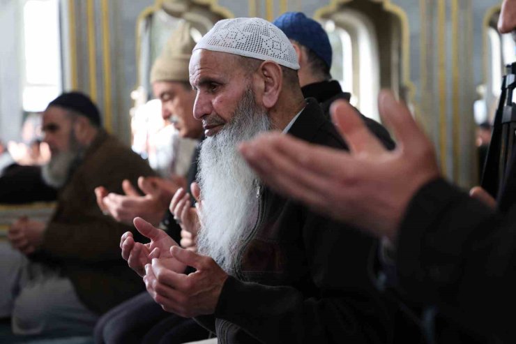 Elazığ’da depremde hayatını kaybedenler dualarla anıldı