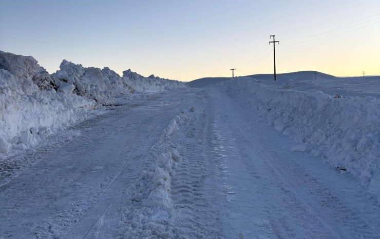 Bitlis’te kardan kapanan köy yolları yeniden açılıyor