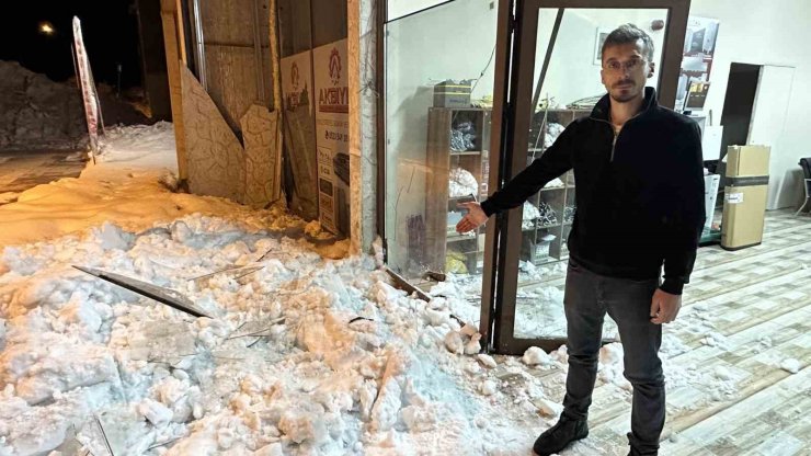 Çatıda biriken kar dehşeti: İş yeri sahibi ölümden döndü