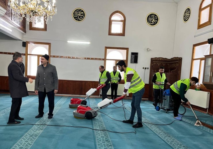 Yakutiye’de camiler Ramazan’a hazırlanıyor