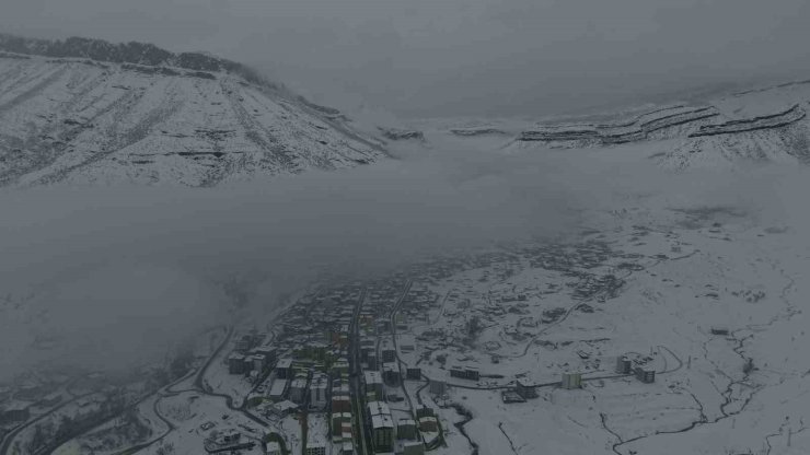 Sisle kaplanan Derecik dronla görüntülendi