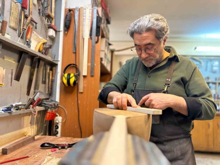 Van’da el emeğiyle üretilen bağlamalar birçok ülkeye gönderiliyor