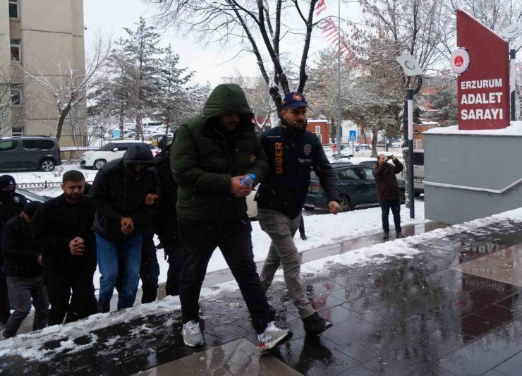 Yasal araç kiralama web sitesi kurarak vatandaşları dolandırdılar