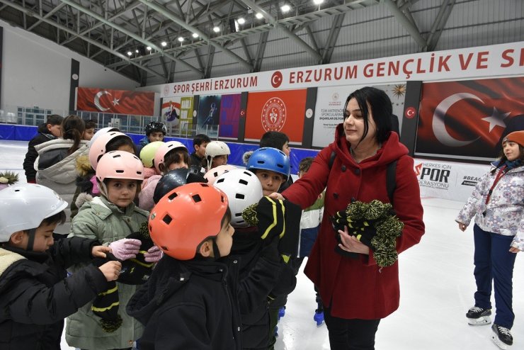 Minik yüreklere ‘HİS’ten bere desteği