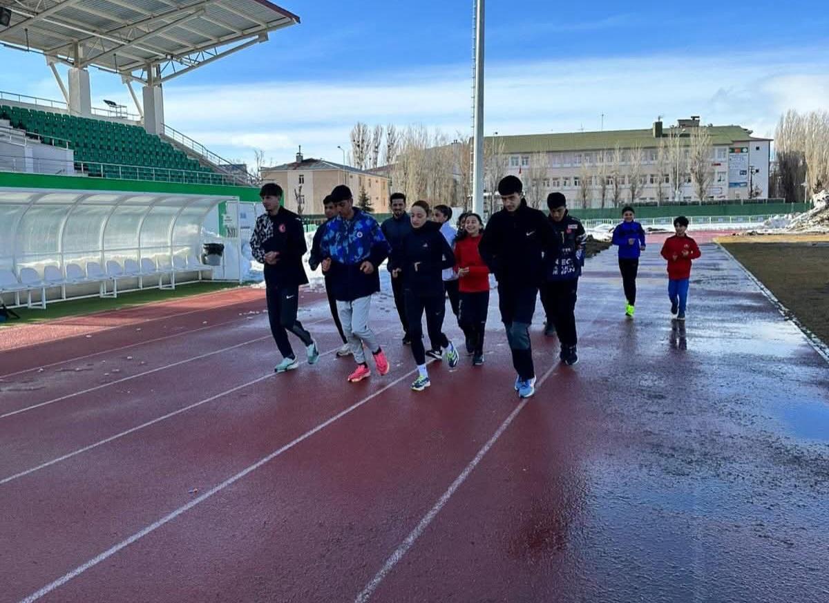 kars-ta-spor-okullari-atletizm-antrenmanlari-devam-ediyor1.jpg