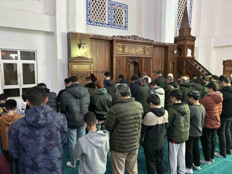 Van’da Ramazan ayının ilk teravih namazı kılındı