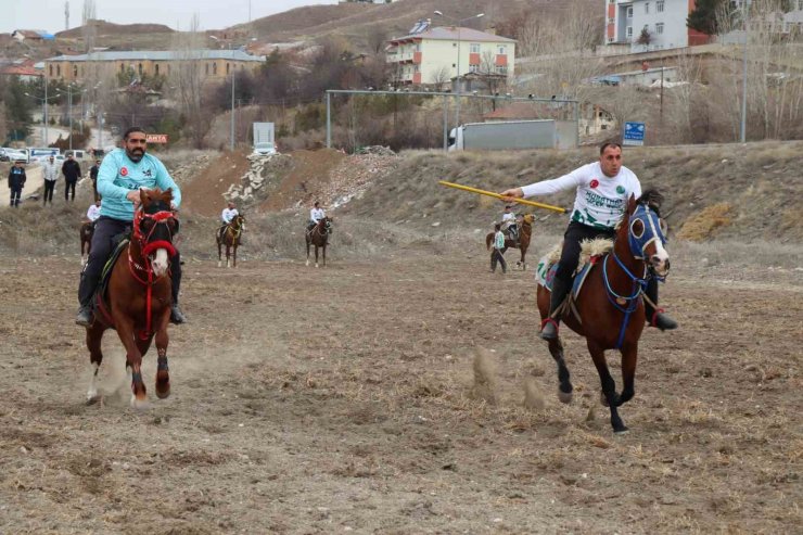 Tercan’ın kurtuluşunun 108. yılında cirit heyecanı