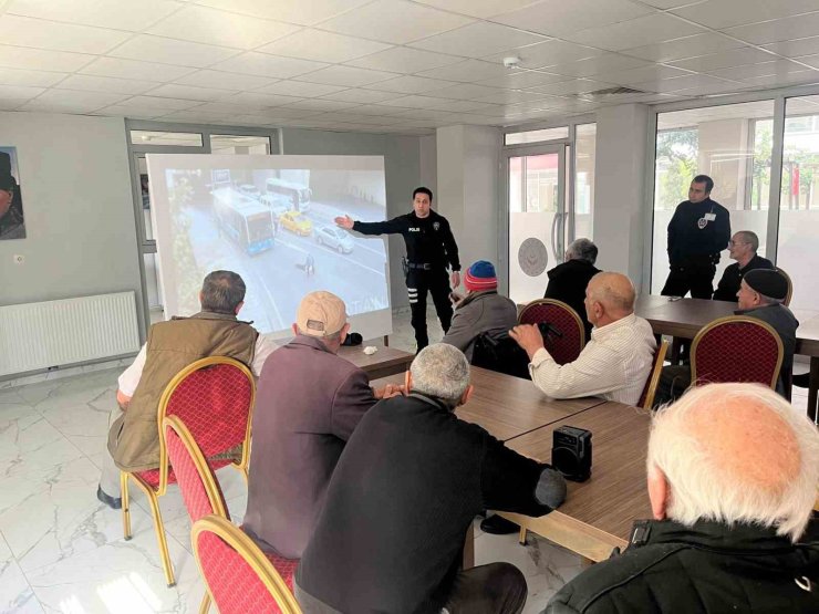 Kars’ta yaşlılara trafik eğitimi verildi