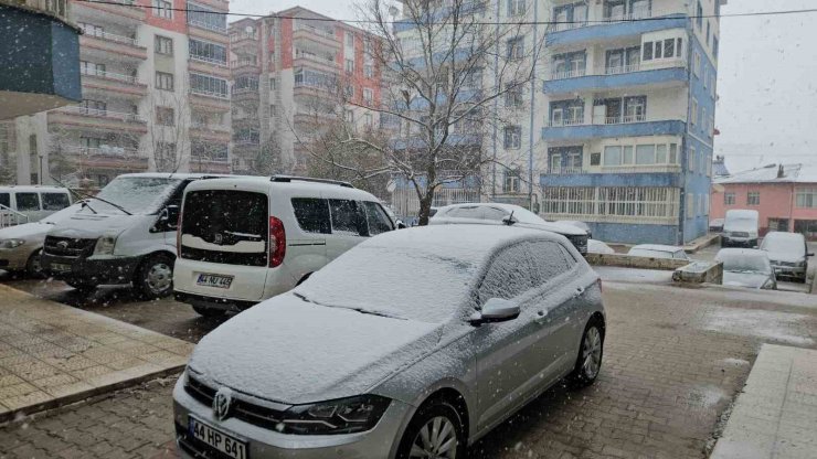 Malatya’da kar yağışı etkisini artırdı