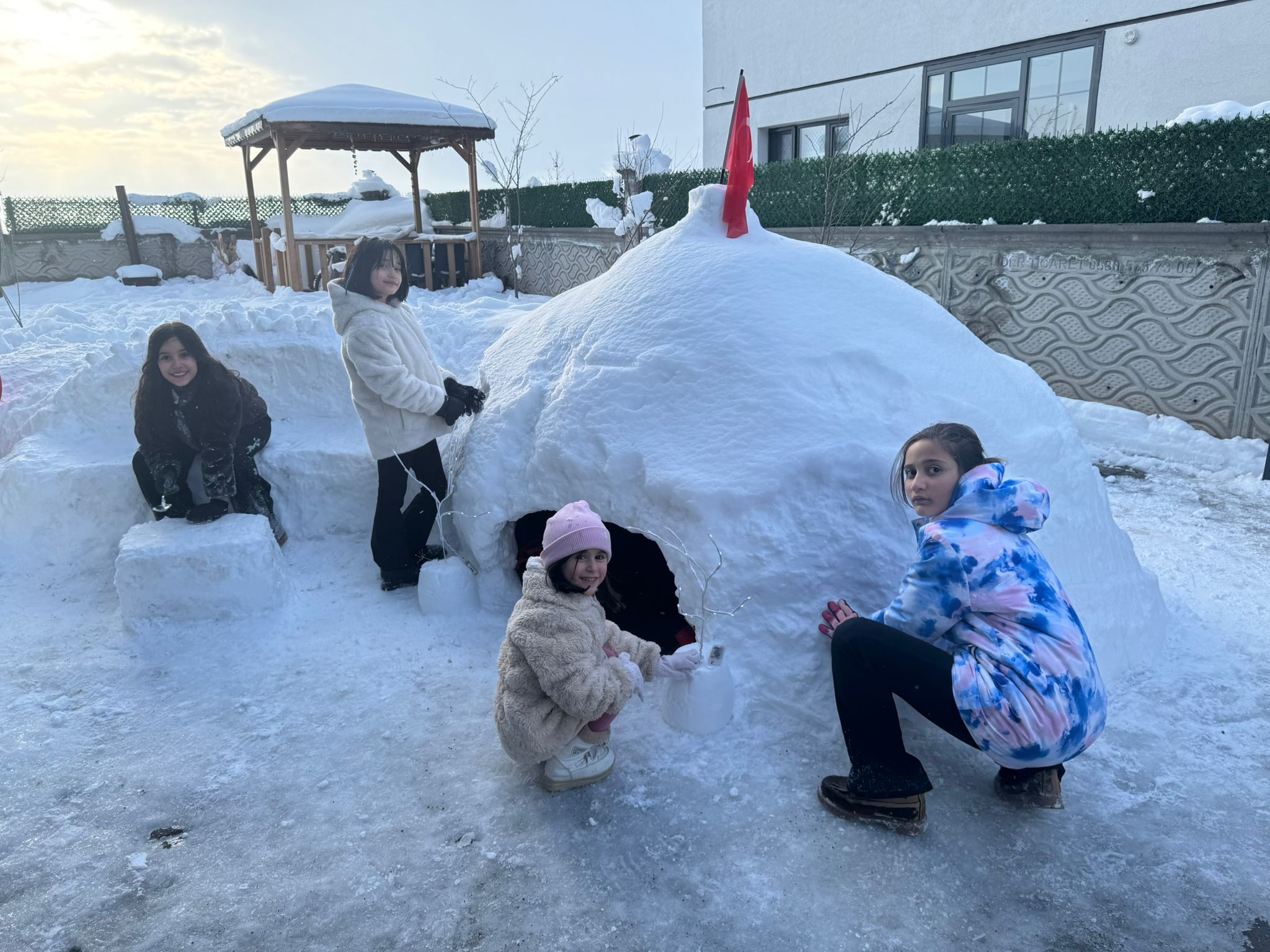 karsli-miniklerin-iglo-keyfi-4.jpeg