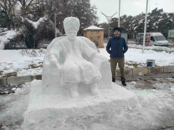 Erzincan’da kardan adam değil, kardan padişah