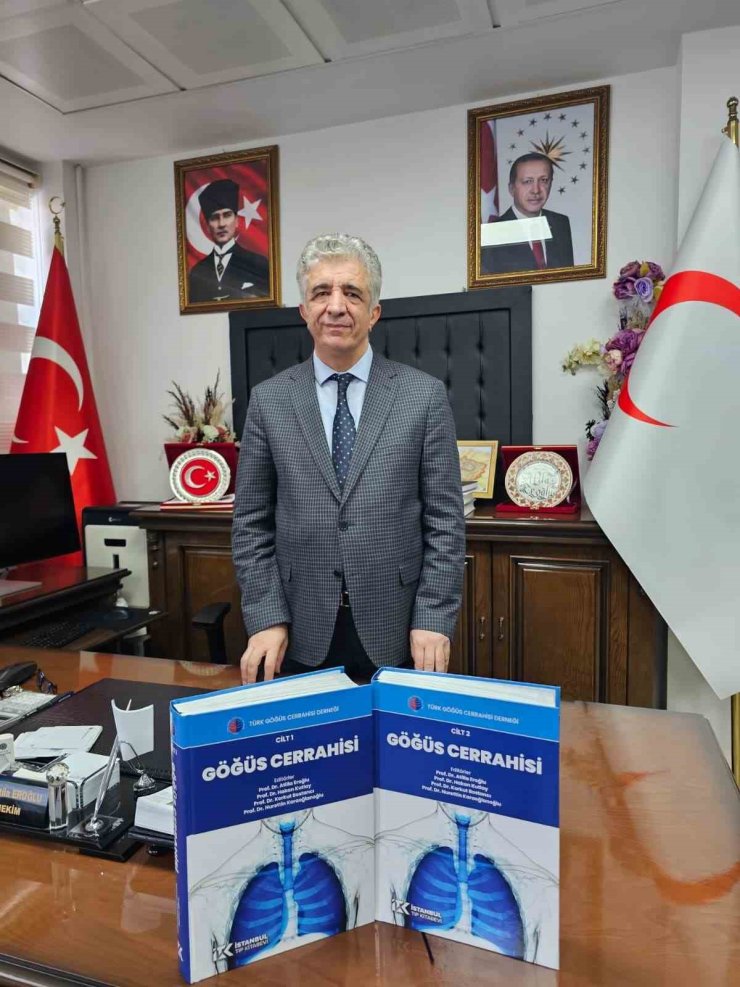 227 bilim insanının katkı sunduğu "Göğüs Cerrahisi" kitabı yayımlandı