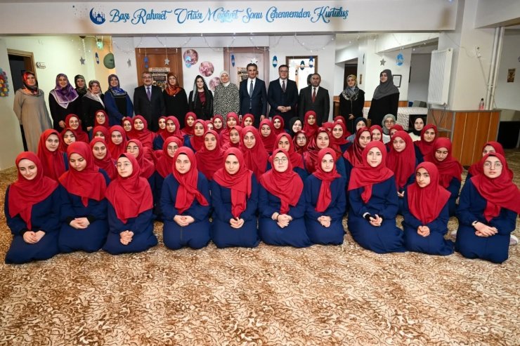 Kur’an kursu öğrencileriyle iftar yaptılar