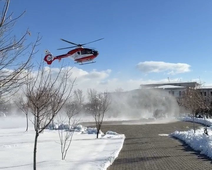 Bahçesaray’da 37 haftalık gebe helikopter ambulansla Van’a sevk edildi