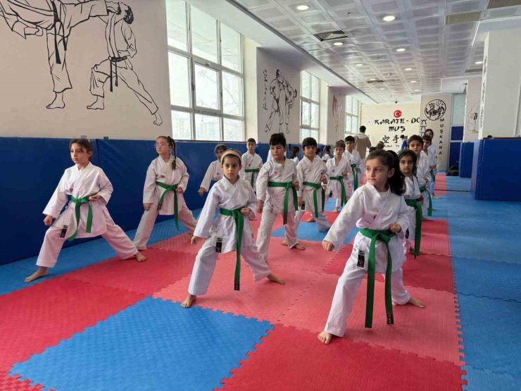 Muş’ta karate antrenmanları hız kesmeden sürüyor