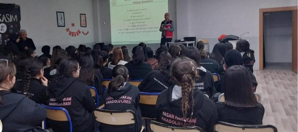 kars-ta-lise-ogrencilerine-yonelik-farkindalik-calismasi.jpg