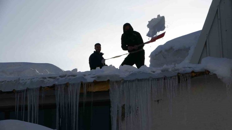 Bitlis’te soğuk hava etkisini sürdürüyor
