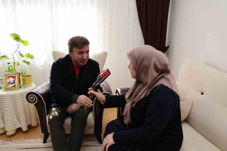Şehit annesine 8 Mart ziyareti