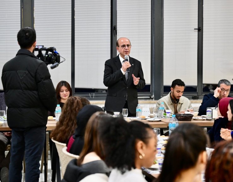 Başkan Geçit, 36 farklı ülkeden gelen uluslararası öğrencileri iftarda ağırladı